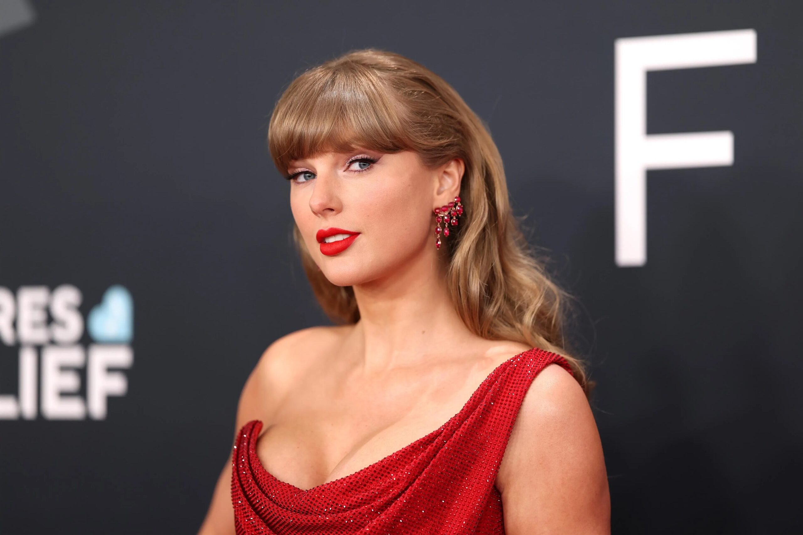 Taylor Swift procura proteger a sua voz e imagem com novos registos de marca