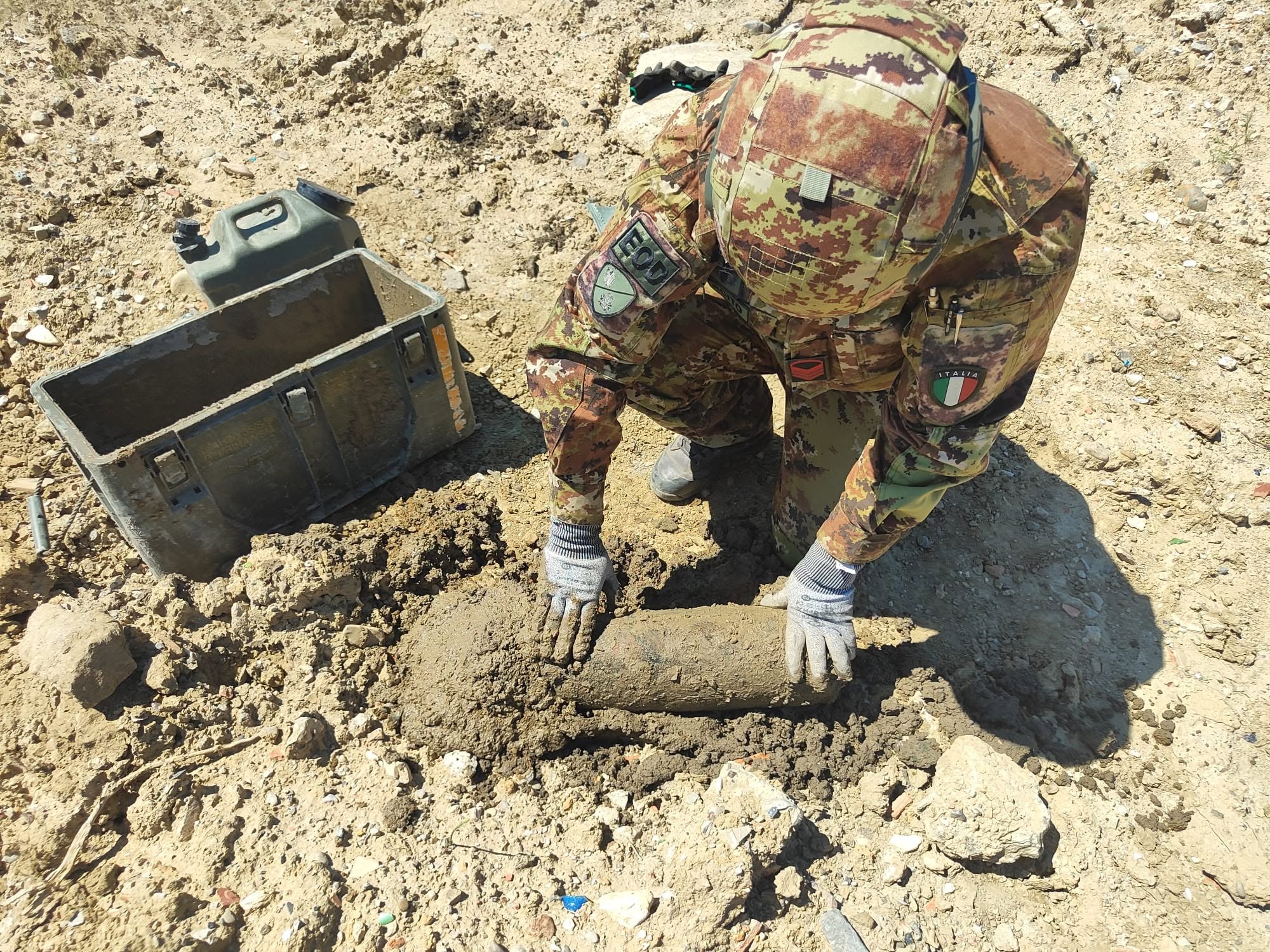 Bombas da Segunda Guerra Mundial encontradas em linha ferroviária Roma-Nápoles
