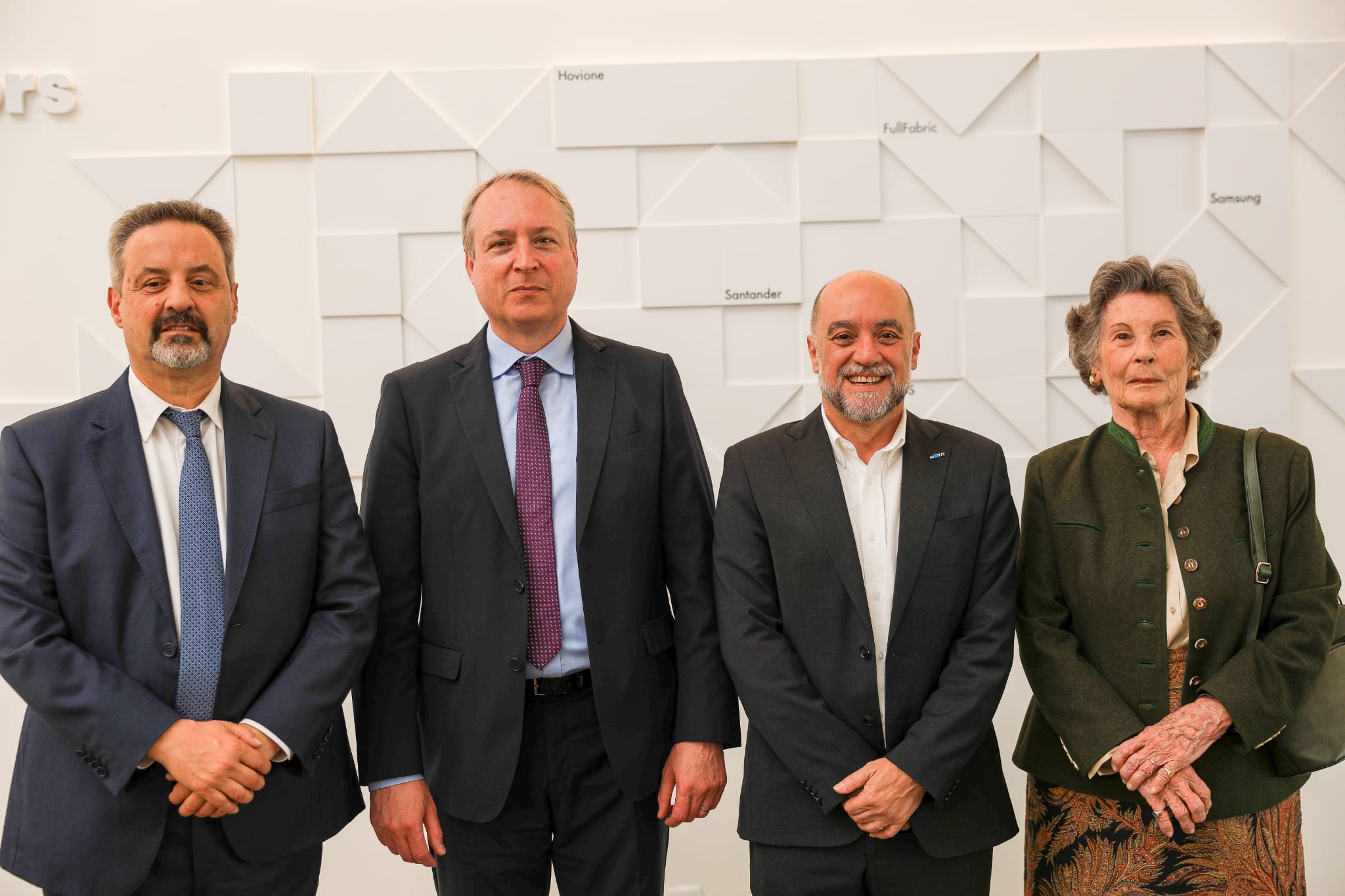 Anas Rassi Hovione investe 200M€ no Seixal em fábrica de medicamentos