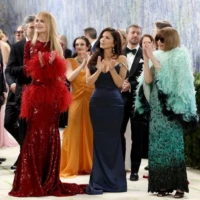 Nicole Kidman, Lauren Sánchez Bezos e Anna Wintour Nicole Kidman, Lauren Sánchez Bezos e Anna Wintour
